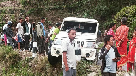 सिन्धुपाल्चोकमा बोलेरो दुर्घटना, १२ जना घाइते
